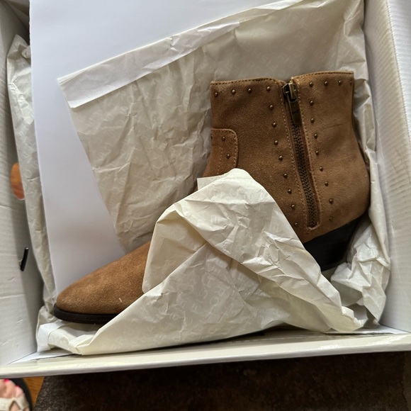 Marc Fisher Wanida Tan Suede leather western ankle boots pointed toe studs 8 - Picture 8 of 8